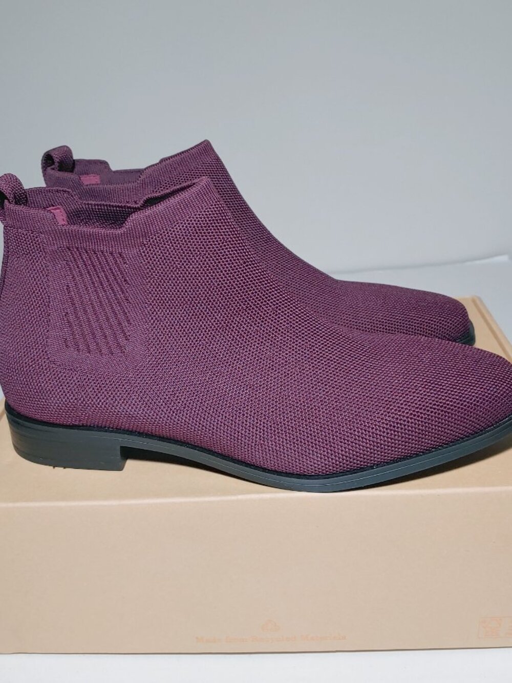 NWB VIVAIA Ryan Pro Water-Repellent Slip On Ankle Boots Sz 39.5 Burgundy Red